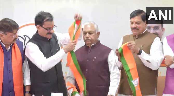 Blow to Cong as former Union minister Suresh Pachouri, ex-MP Rajukhedi among leaders who join BJP